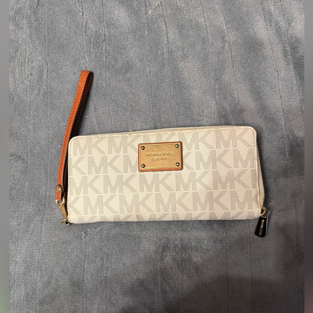 Michael kors wallet